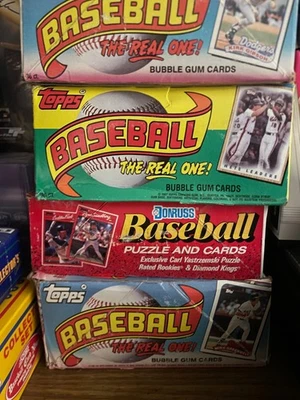 LOT BASEBALL,FOOTBALL, AND BASKETBALL CARDS, ONE GRADED AND ONE AUTO EACH 50 CT - Image 1 of 4