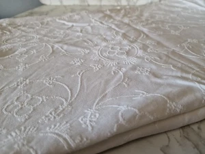 Tischdecke weiß Muster 150 cm x 130 cm😀 - Bild 1 von 2