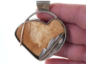 The Coolest Retro Artisan 14k Gold on Sterling Silver Hear Shaped Rock Pendant - Bild 1 von 5