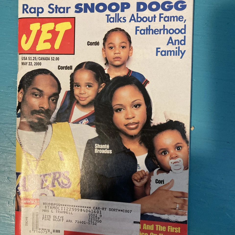 Jet Magazine May 22 2000, Snoop Dog with Family - Image 1 of 1
