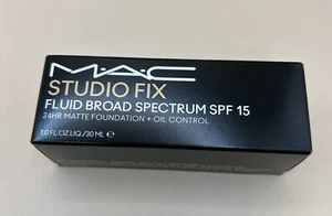 MAC Cosmetics Studio Fix Fluid Foundation SPF 15 - NC20 - 1.0 oz/30ml New In Box - Picture 1 of 2