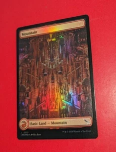MTG *FOIL FULL ART * Murders At Karlov Manor MOUNTAIN #275 NM - Imagen 1 de 3