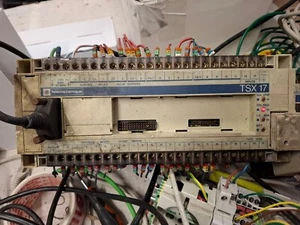 PLC . TELEMECCANIQUE TSX 172 3428 PLC - Bild 1 von 2