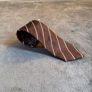 Cravatta Ted Baker London marrone a righe in seta Made in Italy lusso formale uomo - Foto 1 di 7
