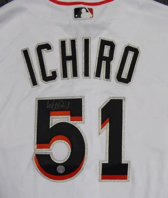 ¡OFERTA! Jersey Marlins Ichiro Suzuki Auto Blanco Majestuoso Auténtico Base Flexible Talla 44 Foto 1 de 4