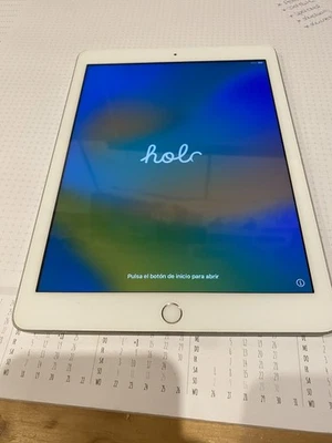 Apple iPad 5. Gen. 32GB, WLAN, 24,64 cm, (9,7 Zoll) - Silber - Bild 1 von 3
