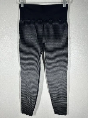 Pantalones Marika para mujer medianos negros grises a rayas tiro alto yoga leggings atléticos Foto 1 de 4