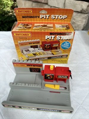 1985 Matchbox Motorcity Pit Stop NIB w/ Real Action Features /#1411 - Image 1 of 3