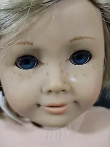 2013 American Girl Doll Short Blonde Hair Blue Eyes With Freckles • No Clothes - Picture 1 of 10