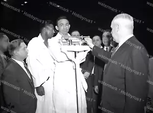 Sugar Ray Robinson & Carmen Basilio Boxen 1958 Original 4x5 s/w Foto Negativ - Bild 1 von 2