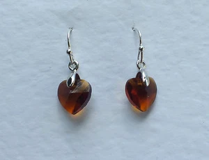 PEQUEÑOS PENDIENTES DE GOTA DE CORAZÓN MARRÓN FACETADO ACCESORIOS CHAPADOS EN PLATA - Imagen 1 de 1