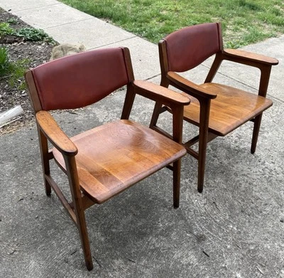 Gunlocke Chair Co Madera Acabado Nogal Conjunto Par Sólido Mediados de Siglo Moderno NY Foto 1 de 4