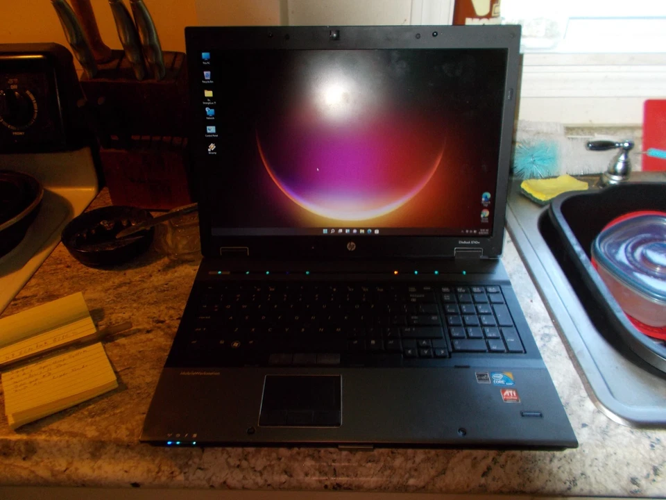 Estación de trabajo móvil HP Elitebook 8740w Foto 1 de 4