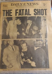 DAILY NEWS THE FATAL SHOT - LEE H. OSWALD 1963 25. NOVEMBER NEW YORK DAILY NEWS - - Bild 1 von 2