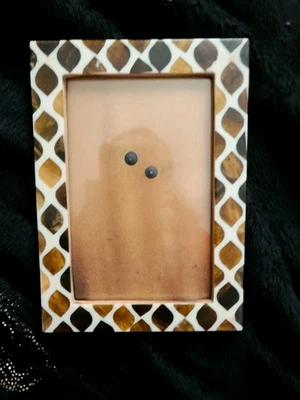 Moldura Twos Company com incrustação de madeira 4x6 feita na Índia  - Imagem 1 de 3