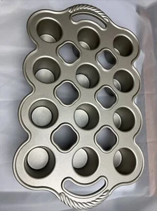 Nordic Ware Padella Petite Popover in alluminio pressofuso 12 cavità 1/4 tazza ciascuna - Foto 1 di 5