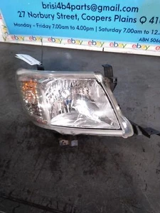TOYOTA HILUX RIGHT HEADLAMP 07/11-08/15 11 12 13 14 15 - Picture 1 of 4