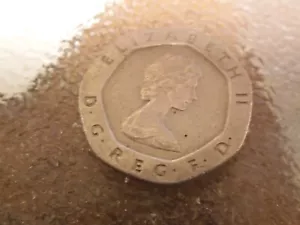 RARE 1982 England Queen Elizabeth II 20 Pence Coin - Picture 1 of 2