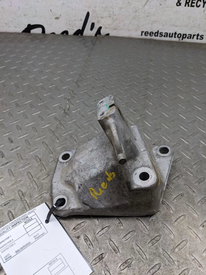 2011-2021 JEEP GRAND CHEROKEE 3.6L FRONT LEFT ENGINE MOTOR MOUNT BRACKET 1178804 - Image 1 of 4