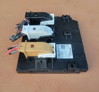 2012-2018 VOLKSWAGON PASSAT Body Control Module BCM BCU 5K0937085AB - Image 1 of 4