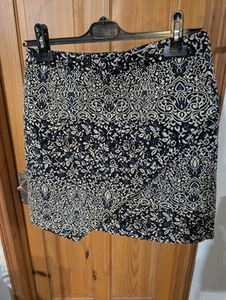 H&M navy blue patterned floral lined size 12 skirt length 43cms great condition - Picture 1 of 9