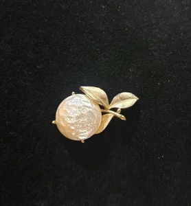 Spilla vintage Sarah Coventry fiore di perle tono oro fiore di perle finte - Foto 1 di 1