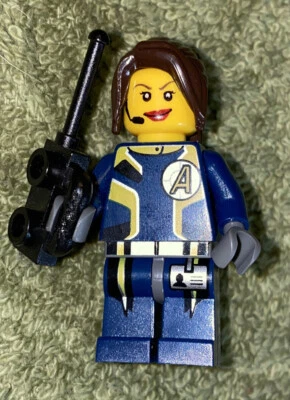 LEGO Minifigure Agent Trace Figure & Walkie  - Image 1 of 4
