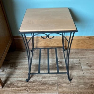 Longaberger Schmiedeeisen quadratischer Beistelltisch mit Holzhandwerk Deckel in klassischer Beize - Bild 1 von 10