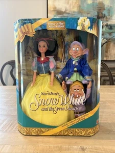 Mattel | 1992 Disney Snow White and Seven Dwarfs Barbie Doll | 10559 - Picture 1 of 6