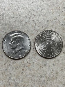 2001 (P or D) Kennedy halber Dollar, im Umlauf, aber SCHÖN! - Bild 1 von 3