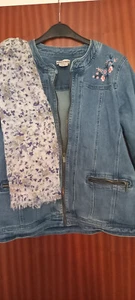 2 Verschiedene Damen Jacken gr. 40 gebraucht mit Schal - Bild 1 von 16
