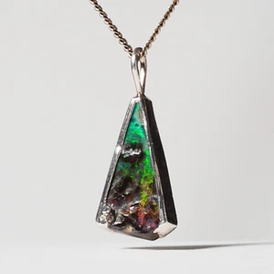 "Dragon Skin" Red Green Australian Boulder Opal Pendant Sterling Silver Triangle - Picture 1 of 9