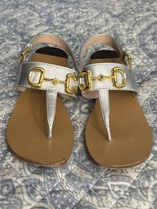 GUCCI Sandalo in pelle piatto con perizoma bambino argento taglia EU 41 DONNA - Foto 1 di 8