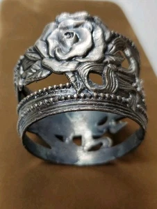 Anillo Servilletero Metal Tono Plateado Rosas en Relieve Borde Con Cuentas Trabajo Abierto 2" Diamante De Colección - Imagen 1 de 8