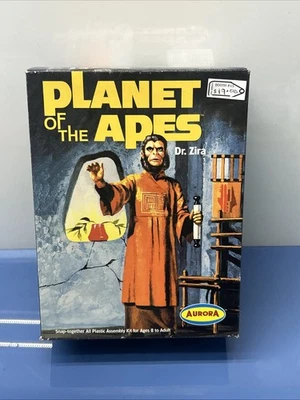 Aurora Planet of the Apes Dr Zira 2000 Snap All Plastic Assembly Model Kit #6804 - Image 1 of 4