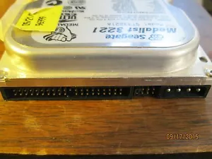 Seagate Medalist 3221 3.23 GB,Internal,5400 RPM,3.5" (ST33221A) Hard Drive - Picture 1 of 2