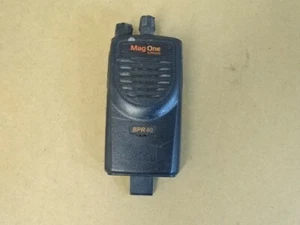Radio walkie talkie portátil bidireccional Motorola Mag One BPR40 UHF AAH84RCS8AA1AN - Imagen 1 de 6