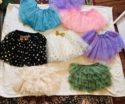 女孩薄纱裙套装 7 和 1 开普带金色蝴蝶结和圆点 — 第 1/4 张图片