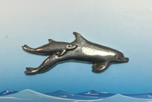 Dolphins Silver Pewter Pin Badge (W) - Picture 1 of 3