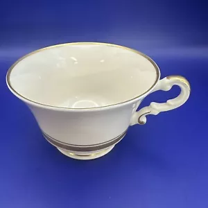 Taza de repuesto de colección marfil antiguo siracusa KENT China té café borde dorado difícil de encontrar - Imagen 1 de 9