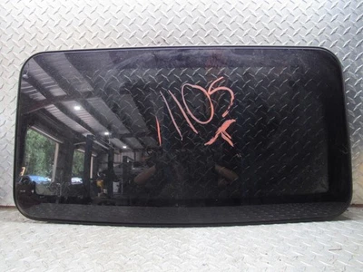 2011- 2014 HYUNDAI SONATA VIN B, C 8TH DIGIT SUNROOF ROFF GLASS - Image 1 of 2