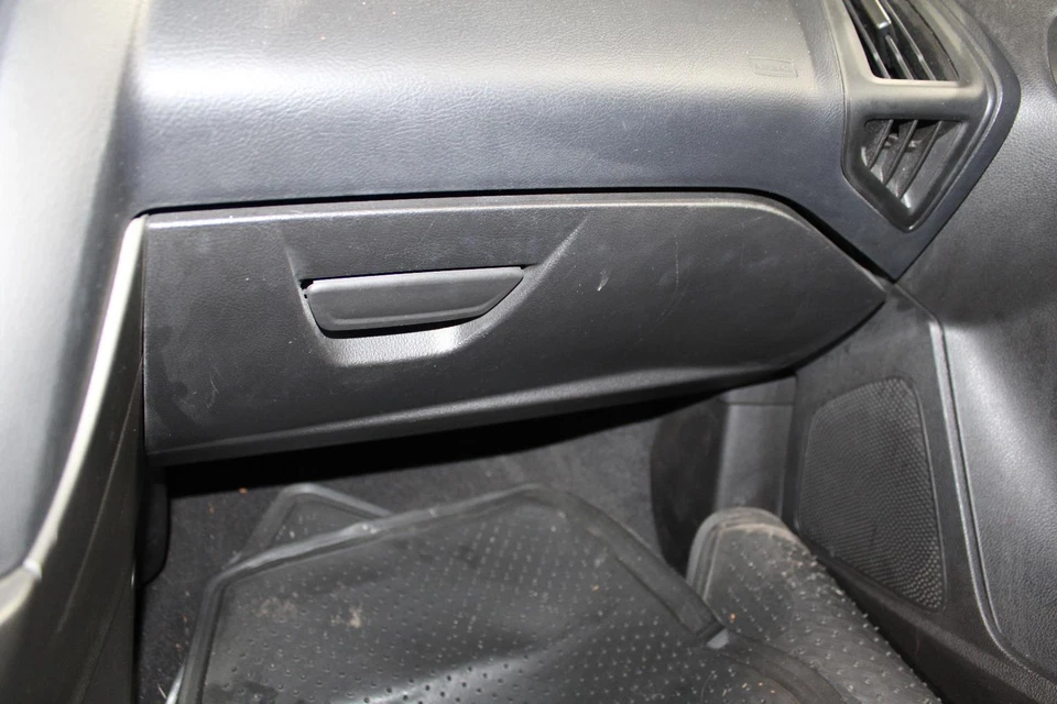 Guantera usada se adapta a: Ford Focus 2017 grado A Foto 1 de 4