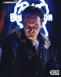 QUENTIN TARANTINO SIGNED PHOTO (4) ALSO SWAU - Foto 1 di 1