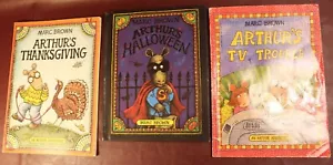 LOT: 3 Arthur Children's Books - VINTAGE ORIGINALS - Thanksgiving, Halloween, TV - Picture 1 of 6