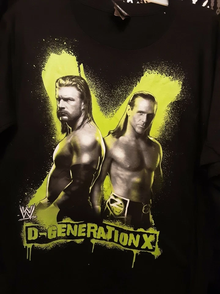 Camiseta wwe d-generation x con hhh y Shawn Michael's en la parte delantera  Foto 1 de 1