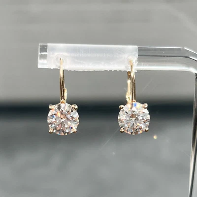 Pendientes colgantes de moissanita de corte redondo con acabado de oro amarillo de 14 k de 2,00 quilates D/Vvs1 Foto 1 de 3