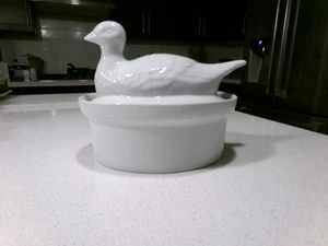 CASSEROLE BAKING DISH 9” WHITE CHICKEN BIRD - Picture 1 of 2