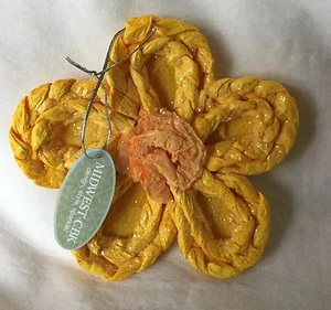 NUEVO Midwest CBK Fieltro Amarillo Trenzado Rafia Flor Decorativa con Abrazadera de Pellizco #3 - Imagen 1 de 2