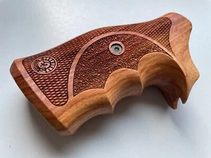 Nueva empuñadura de madera dura para Taurus granja mediana/grande culata cuadrada .357 tallada #03 - Imagen 1 de 6