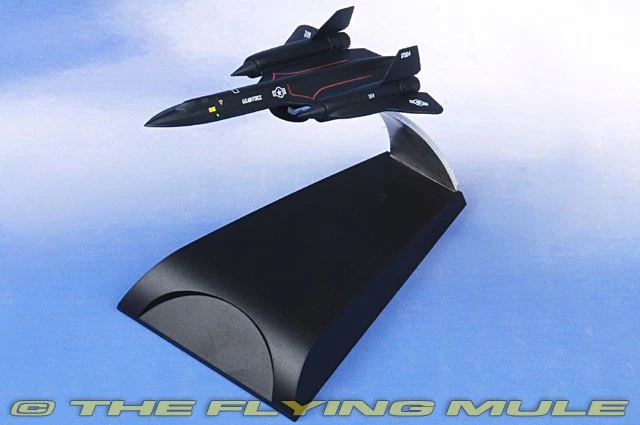 Dragon Models 1:400 SR-71A Blackbird USAF 9th SRW #61-7964 - Image 1 of 4